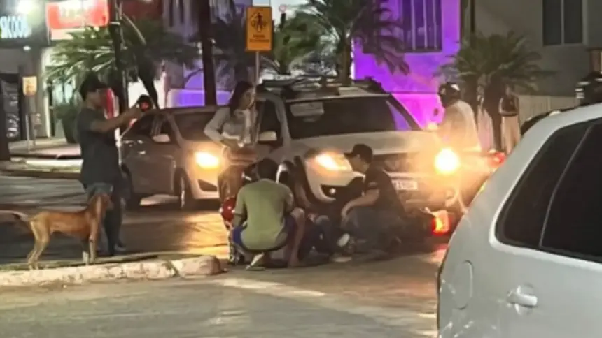 Colisão entre moto e carro deixa mulher ferida no centro de Goianésia