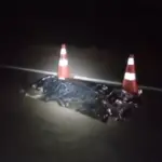 Colisão frontal entre moto e caminhão deixa dois mortos na BR-153 Colisão frontal entre moto e caminhão deixa dois mortos na BR-153