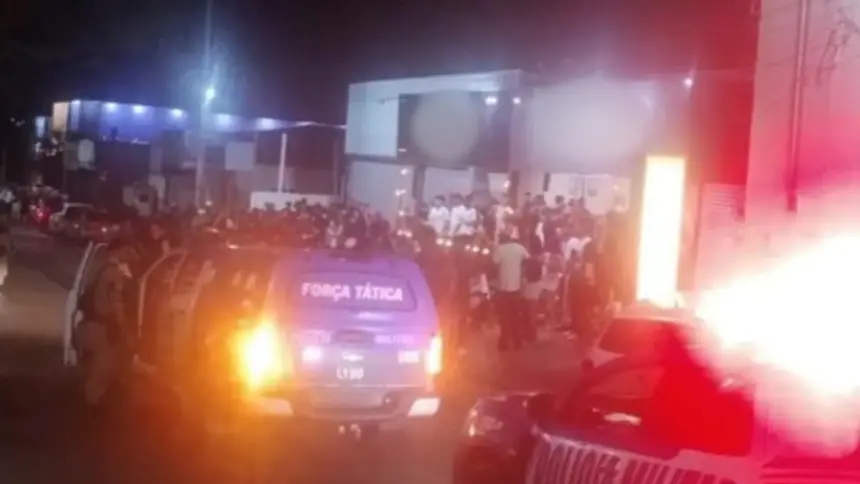 Confusão em frente a bar de Goianésia termina com prisão e uso de spray de pimenta Confusão em frente a bar de Goianésia termina com prisão e uso de spray de pimenta