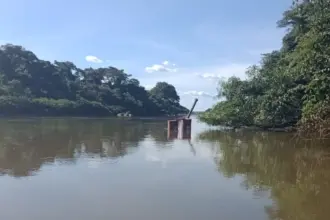 Draga afunda no Rio das Almas e mobiliza Corpo de Bombeiros de Goianésia