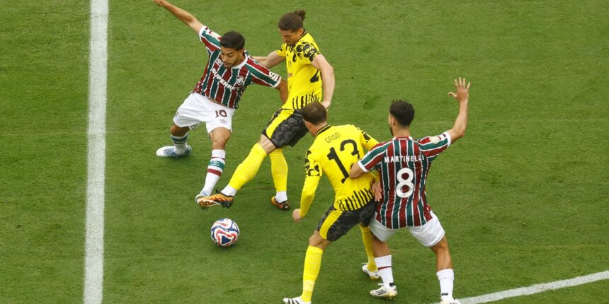 Flu domina Borussia, mas fica no 0 a 0 na estreia do Mundial de Clubes Flu domina Borussia, mas fica no 0 a 0 na estreia do Mundial de Clubes