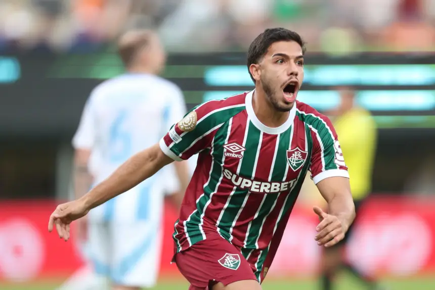 Fluminense vence e mantém Brasil invicto na Copa do Mundo de Clubes Fluminense vence e mantém Brasil invicto na Copa do Mundo de Clubes