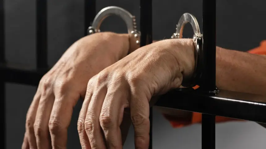 Homem é preso após tentar invadir hotel em Goianésia e ameaçar ex-companheira de morte Homem é preso após tentar invadir hotel em Goianésia e ameaçar ex-companheira de morte