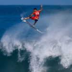 Italo Ferreira brilha com aéreo para alcançar quartas da etapa do Rio