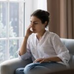 Veja quando a dor de cabeça é causada por problemas nos dentes