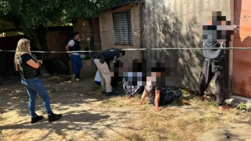 Polícia prende investigados e apreende adolescente por estupro vulnerável coletivo Polícia prende investigados e apreende adolescente por estupro vulnerável coletivo