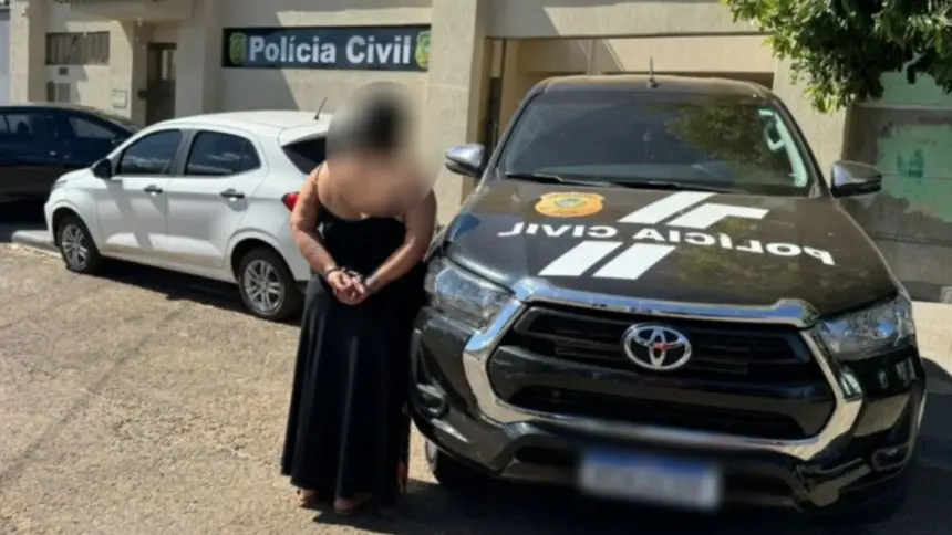 Polícia prende mulher condenada a 22 anos por latrocínio e ocultação de cadáver Polícia prende mulher condenada a 22 anos por latrocínio e ocultação de cadáver