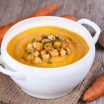 7 sopas e cremes ricos em proteínas para incluir no cardápio 7 sopas e cremes ricos em proteínas para incluir no cardápio