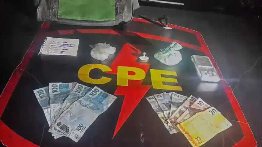 Traficante com tornozeleira é preso com cocaína pela CPE Goianésia Traficante com tornozeleira é preso com cocaína pela CPE Goianésia