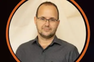 Vibe Podcast recebe Rondiney Arantes para debate sobre fé, literatura e atualidade