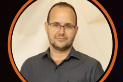 Vibe Podcast recebe Rondiney Arantes para debate sobre fé, literatura e atualidade