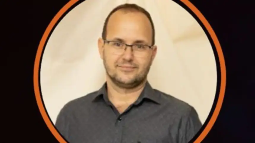 Vibe Podcast recebe Rondiney Arantes para debate sobre fé, literatura e atualidade