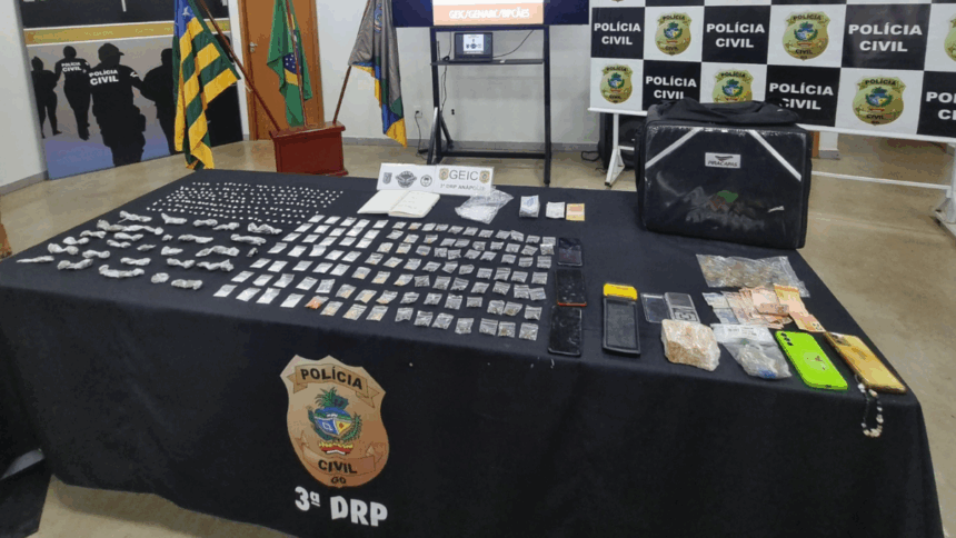 PCGO cumpre medidas judiciais contra tráfico de drogas em Anápolis e prende trio em flagrante – Policia Civil do Estado de Goiás PCGO cumpre medidas judiciais contra tráfico de drogas em Anápolis e prende trio em flagrante – Policia Civil do Estado de Goiás