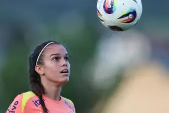 Lesão tira meio-campista Ana Vitória da disputa da Copa América