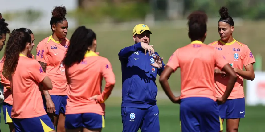 Arthur Elias admite favoritismo do Brasil na Copa América Arthur Elias admite favoritismo do Brasil na Copa América