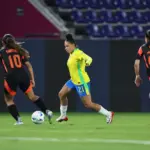 Com 10, Brasil segura a Colômbia e avança em 1º na Copa América Com 10, Brasil segura a Colômbia e avança em 1º na Copa América