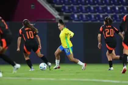 Com 10, Brasil segura a Colômbia e avança em 1º na Copa América