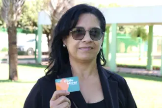 Moradores de Palestina de Goiás recebem cartões do Aluguel Social