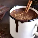 5 receitas de chocolate quente vegano para os dias frios