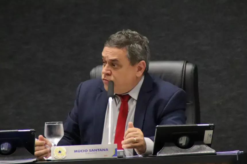 Vereador Múcio Santana pede reforço na iluminação da Avenida Walter Augusto