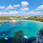 Descubra os melhores meses para visitar Menorca