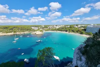 Descubra os melhores meses para visitar Menorca