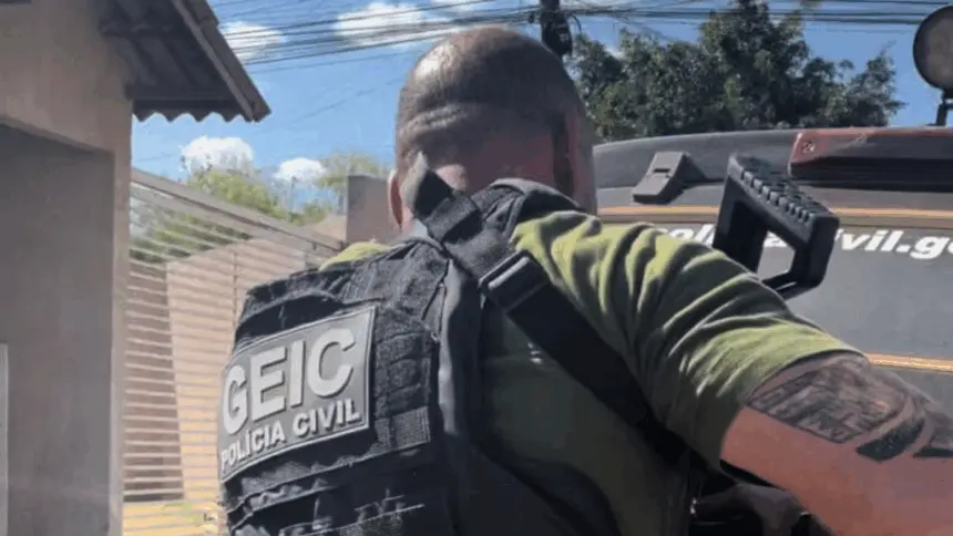 PCGO prende homem condenado por roubo a mão armada após troca de informações entre equipes de Posse e Luziânia PCGO prende homem condenado por roubo a mão armada após troca de informações entre equipes de Posse e Luziânia