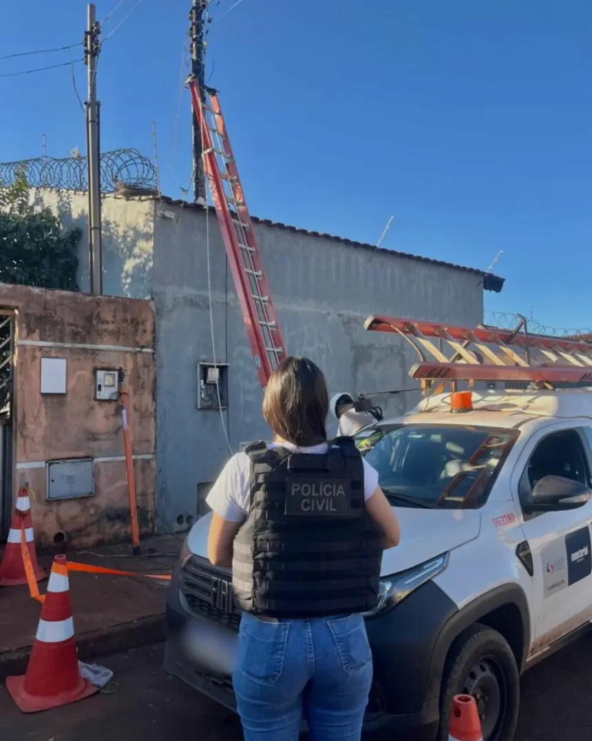 PCGO prende dupla por furto de energia e agressão a agente de concessionária durante fiscalização em Itumbiara PCGO prende dupla por furto de energia e agressão a agente de concessionária durante fiscalização em Itumbiara