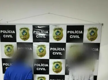 PCGO prende dupla por tentar matar homem com golpes de capacete e chutes em frente a distribuidora de Senador Canedo