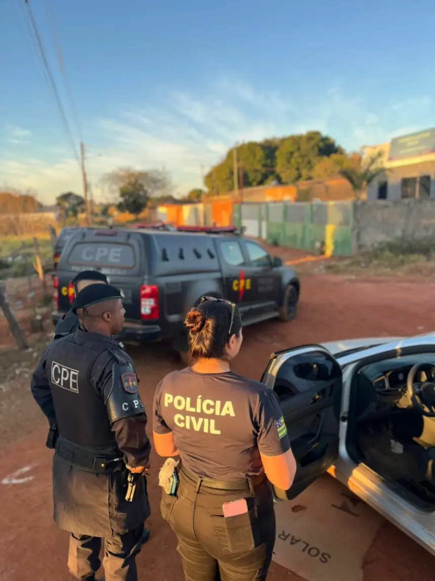 Polícia Civil e Polícia Militar prendem trio por tráfico de drogas e apreende arma de fogo em Padre Bernardo – Policia Civil do Estado de Goiás Polícia Civil e Polícia Militar prendem trio por tráfico de drogas e apreende arma de fogo em Padre Bernardo – Policia Civil do Estado de Goiás