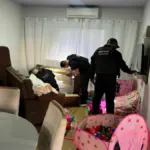 Polícia Civil cumpre mandado de buscas após investigado ameaçar e lesionar entregadora em Cristianópolis – Policia Civil do Estado de Goiás Polícia Civil cumpre mandado de buscas após investigado ameaçar e lesionar entregadora em Cristianópolis – Policia Civil do Estado de Goiás