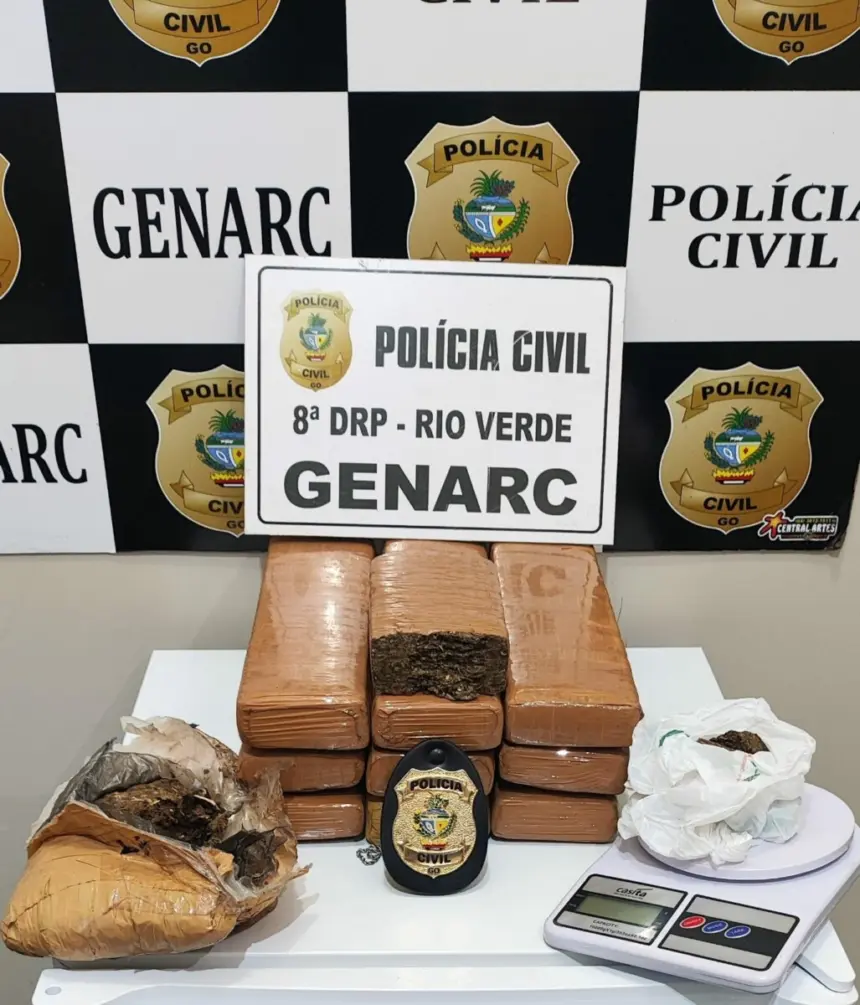 Polícia Civil cumpre prisão de foragido e o prende em flagrante após tentar fugir com grande quantidade de drogas Polícia Civil cumpre prisão de foragido e o prende em flagrante após tentar fugir com grande quantidade de drogas