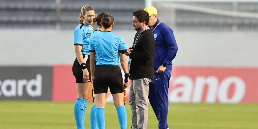 Arthur Elias cobra Conmebol por estrutura da Copa América Feminina Arthur Elias cobra Conmebol por estrutura da Copa América Feminina