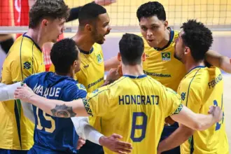 Brasil vira sobre anfitriã China e avança à semi da Liga das Nações