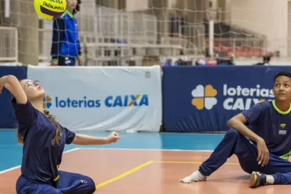 Gratuita, Escolinha Paralímpica leva esporte a jovens com deficiência