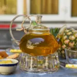 5 chás com casca de abacaxi para ajudar a emagrecer