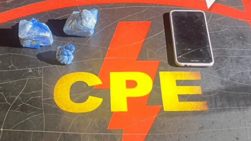 CPE Goianésia prende traficante em flagrante enquanto vendia crack em Jaraguá CPE Goianésia prende traficante em flagrante enquanto vendia crack em Jaraguá