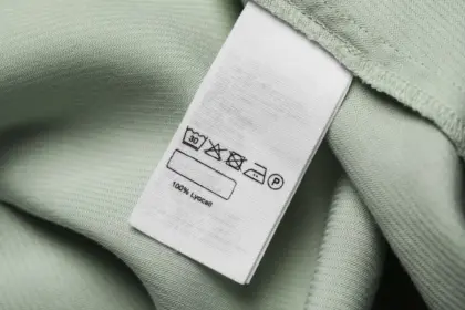 Veja os significados dos símbolos na etiqueta da roupa Veja os significados dos símbolos na etiqueta da roupa