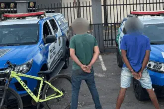 Furto de bicicleta no centro de Goianésia termina com versão contraditória e dois conduzidos à delegacia