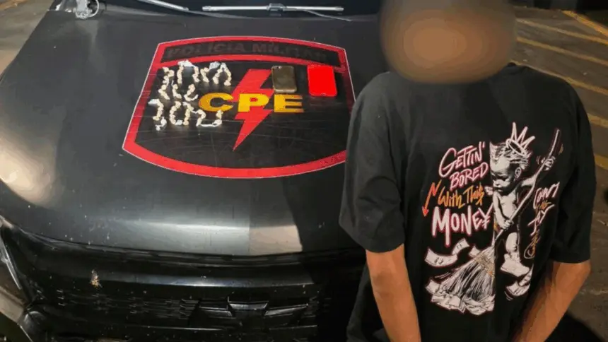 Homem é preso com 74 porções de crack em Jaraguá durante patrulhamento da CPE Homem é preso com 74 porções de crack em Jaraguá durante patrulhamento da CPE