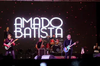Mais de 15 mil pessoas participam da abertura da Pecuária Para Todos com show de Amado Batista