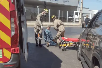 Motociclista fica ferida após colisão com caminhonete em Goianésia