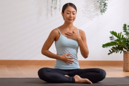 Veja como fazer o vácuo abdominal para definir a barriga Veja como fazer o vácuo abdominal para definir a barriga
