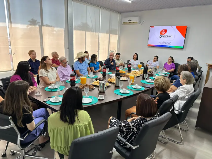 Pecuária Para Todos: Instituições se reúnem na prefeitura para agradecer pelos alimentos arrecadados Pecuária Para Todos: Instituições se reúnem na prefeitura para agradecer pelos alimentos arrecadados