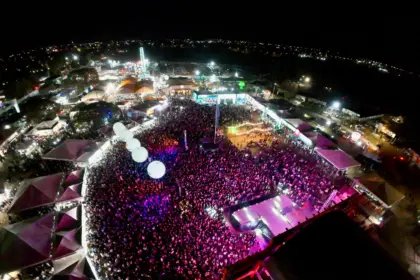 Pecuária Para Todos: penúltima noite reúne mais de 18 mil pessoas com show de João Bosco & Vinícius