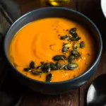 3 receitas de cremes e sopas para aliviar os sintomas da TPM