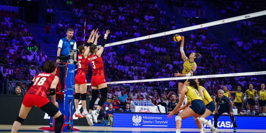 Brasil vira sobre o Japão e alcança final da Liga das Nações de vôlei Brasil vira sobre o Japão e alcança final da Liga das Nações de vôlei