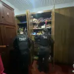 Polícia Civil cumpre busca e apreensão, na residência de ex-subsecretário municipal, suspeito de peculato e extravio de documentos Polícia Civil cumpre busca e apreensão, na residência de ex-subsecretário municipal, suspeito de peculato e extravio de documentos