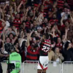 Flamengo bate Inter e fica a um empate em Porto Alegre para alcançar as quartas da Libertadores