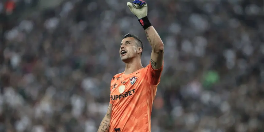 Fábio vira jogador com mais partidas disputadas no futebol mundial Fábio vira jogador com mais partidas disputadas no futebol mundial